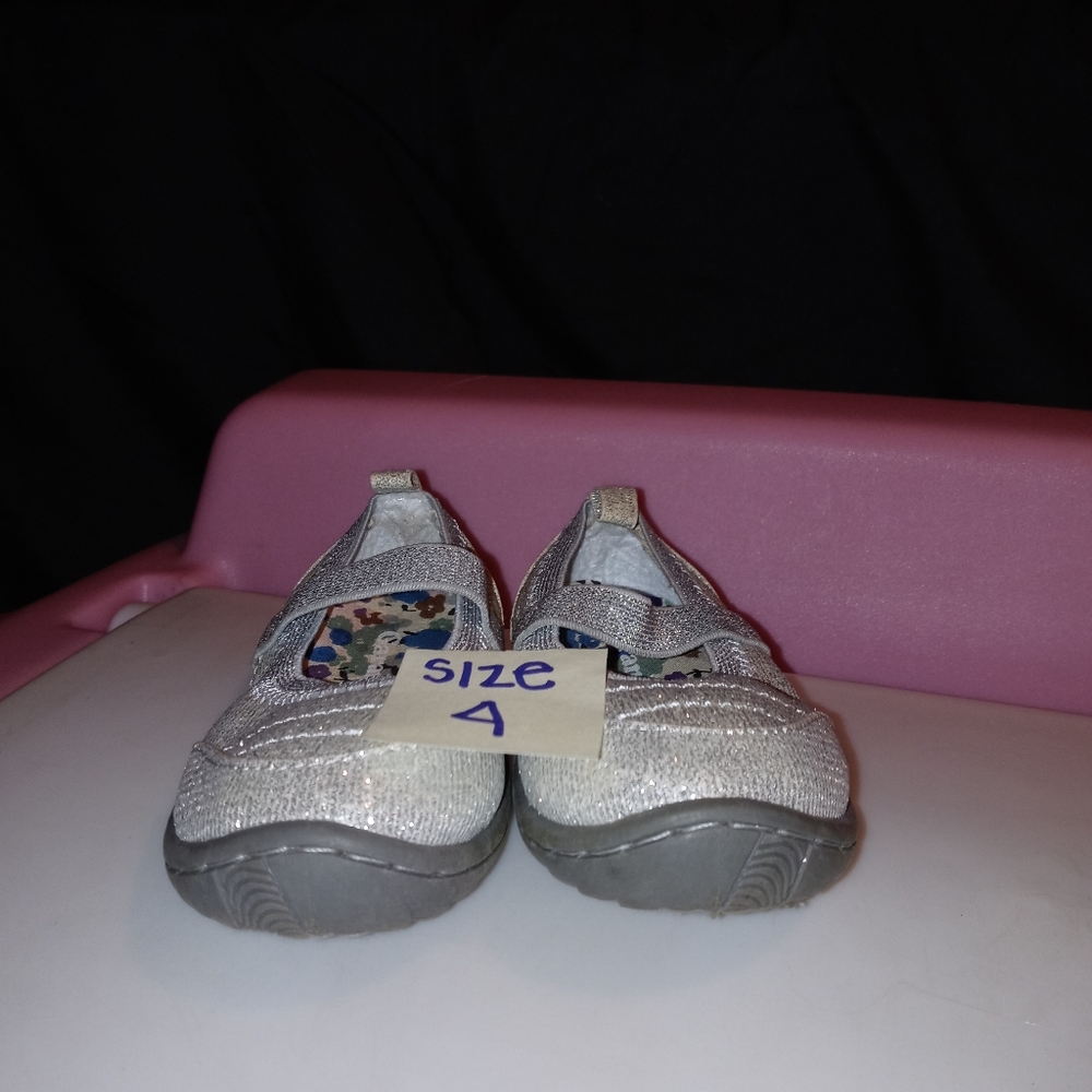 Shoes - Picture 7 of 12